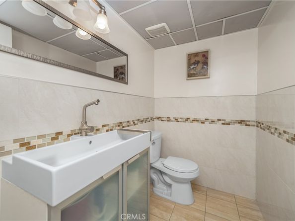 18100 Burbank Boulevard 11, Tarzana CA 91356