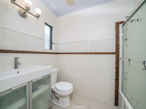 18100 Burbank Boulevard 11, Tarzana CA 91356