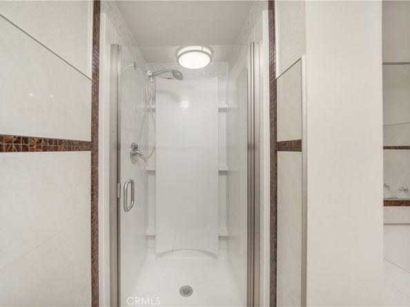 18100 Burbank Boulevard 11, Tarzana CA 91356