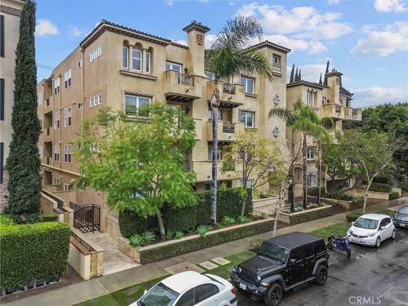 12044 Hoffman Street 204, Studio City CA 91604