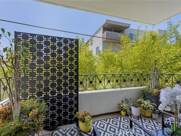 5253 Vantage Avenue 202, Valley Village CA 91607