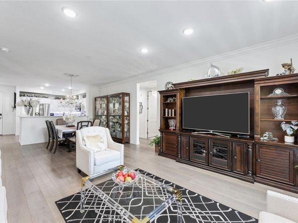 5253 Vantage Avenue 202, Valley Village CA 91607