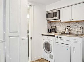 3158 Oakshire Drive, Los Angeles CA 90068