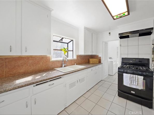 1745 College View Place, Los Angeles CA 90041