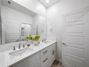 159 Waypoint, Tustin CA 92782