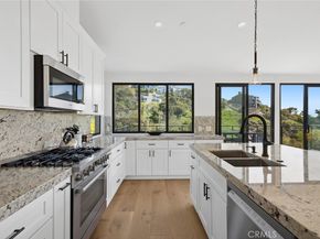 990 Meadowlark Drive, Laguna Beach CA 92651