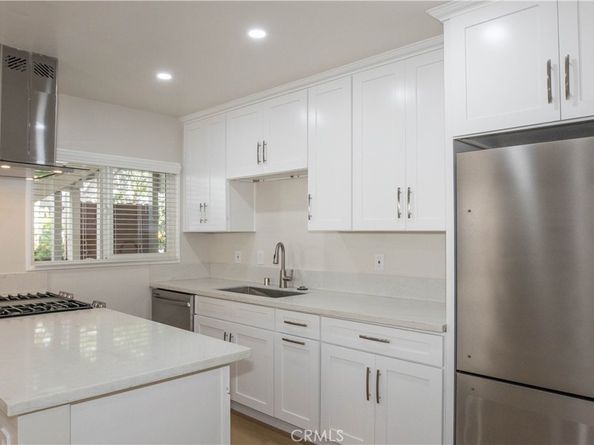 3028 Colorado Avenue, Santa Monica CA 90404