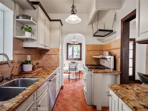 3325 S Pacific Avenue, San Pedro CA 90731