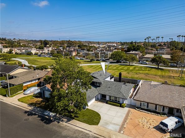 9802 Effingham  Drive, Huntington Beach CA 92646