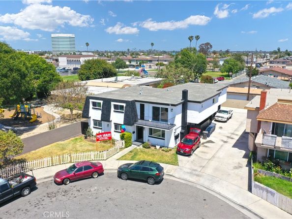 17372 Dairyview Circle, Huntington Beach CA 92647