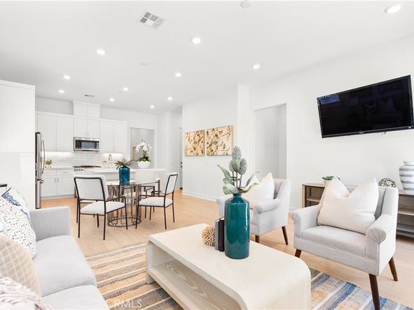 806 Sunrise Road, Rancho Mission Viejo CA 92694