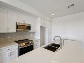 119 N First Avenue, Upland CA 91786