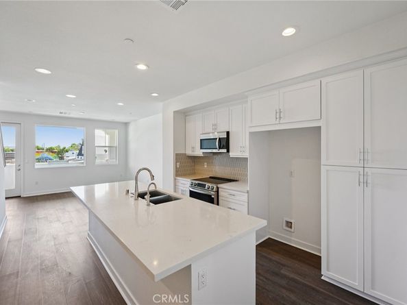 119 N First Avenue, Upland CA 91786