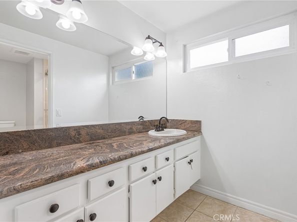 32 Goldenbush, Irvine CA 92604