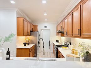 8 Salton 70, Irvine CA 92602