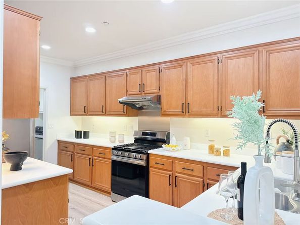 8 Salton 70, Irvine CA 92602