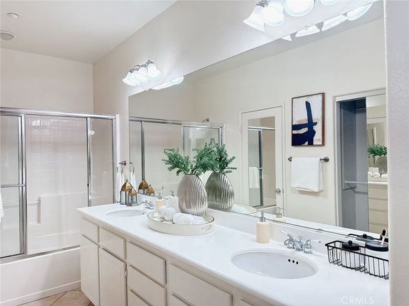 8 Salton 70, Irvine CA 92602