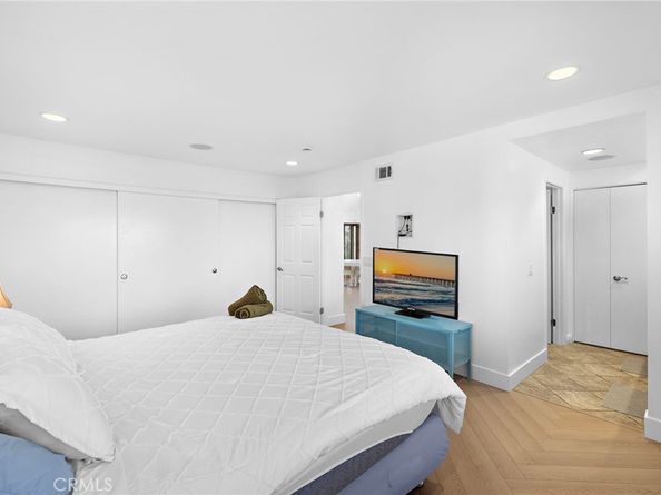 18 Navarre 133, Irvine CA 92612