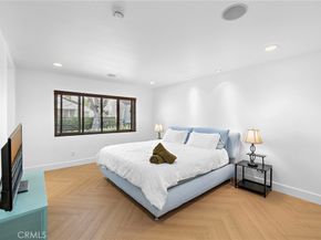 18 Navarre 133, Irvine CA 92612