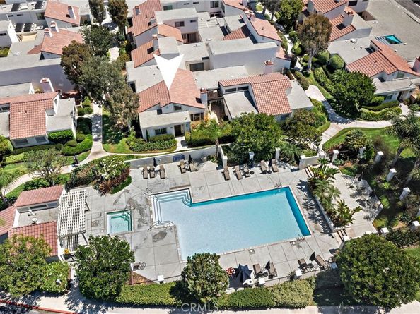 18 Navarre 133, Irvine CA 92612