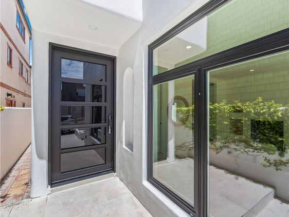 541 4th, Manhattan Beach CA 90266