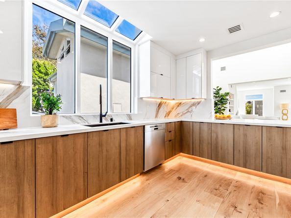 541 4th, Manhattan Beach CA 90266