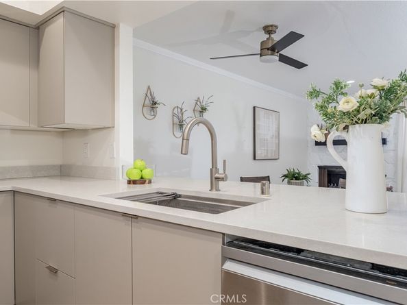 1988 Junipero Avenue, Signal Hill CA 90755