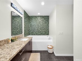 21 Gramercy 220, Irvine CA 92612