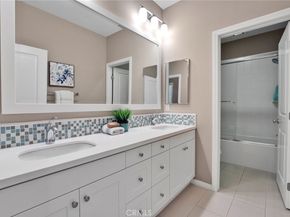 87 Hanging Gdn, Irvine CA 92620