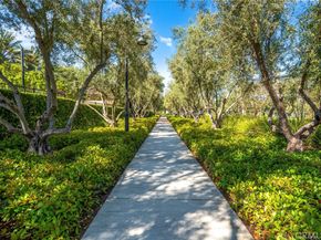 87 Hanging Gdn, Irvine CA 92620