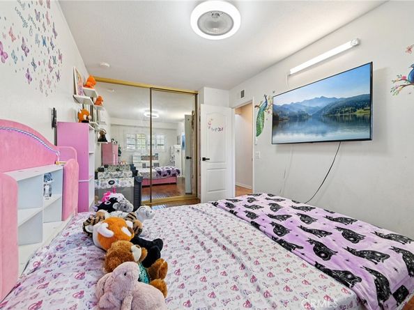 17 Weepingwood, Irvine CA 92614