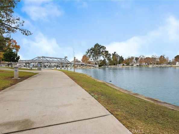 17 Weepingwood, Irvine CA 92614