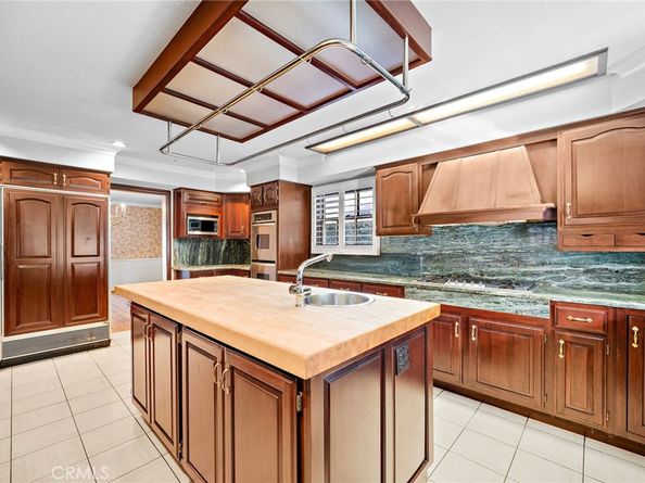 1851 Pitcairn, Costa Mesa CA 92626