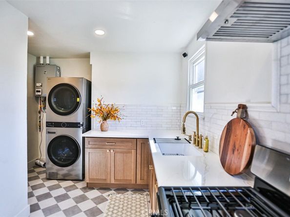 6851 Coachella, Long Beach CA 90805