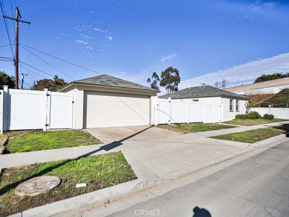 6851 Coachella, Long Beach CA 90805