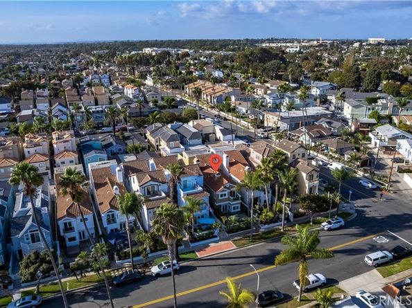 621 8th Street, Huntington Beach CA 92648