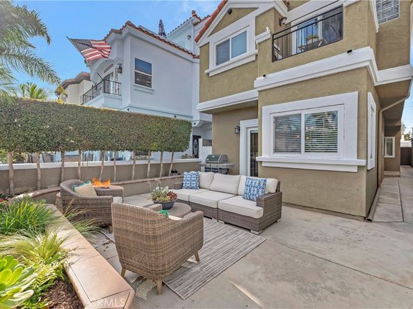 621 8th Street, Huntington Beach CA 92648