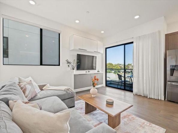 3221 Robinson Lane, Los Angeles CA 90026