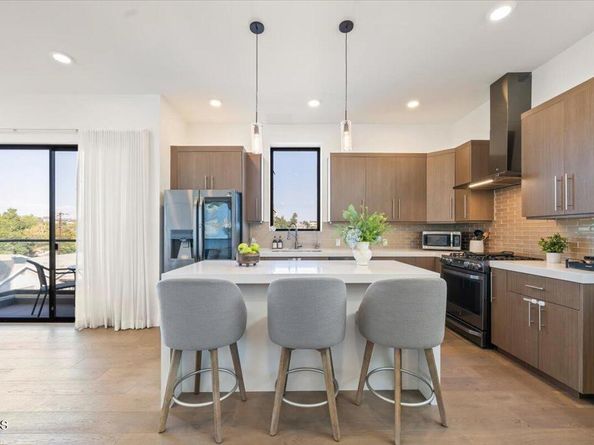3221 Robinson Lane, Los Angeles CA 90026