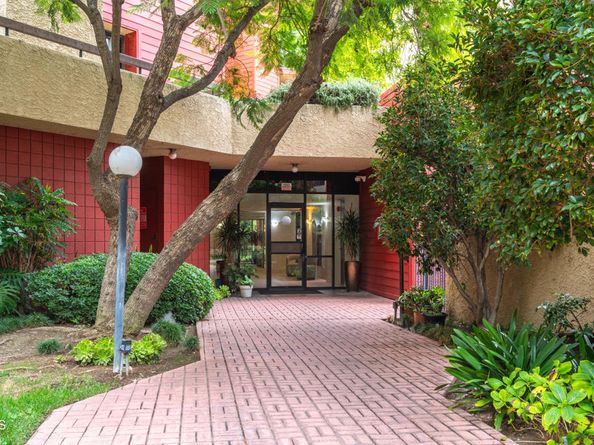 3961 Via Marisol 218, Los Angeles CA 90042