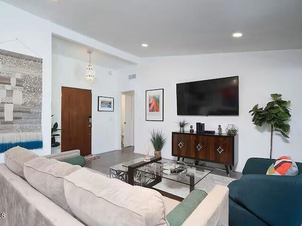 7824 Tujunga Avenue, North Hollywood CA 91605