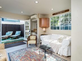 1955 N Los Robles Avenue, Pasadena CA 91104