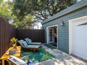 1955 N Los Robles Avenue, Pasadena CA 91104