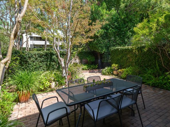 1105 S Orange Grove Boulevard, Pasadena CA 91105