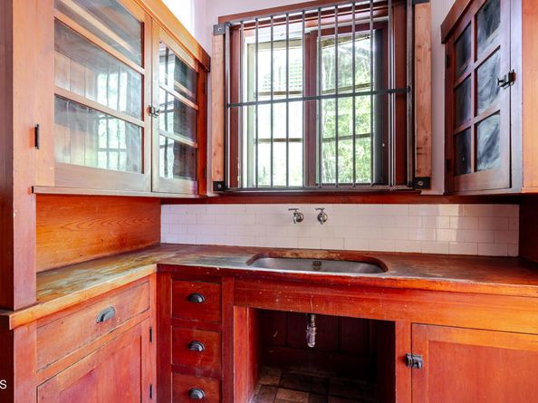 237 W State Street, Pasadena CA 91105