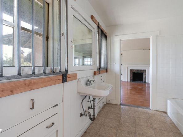 237 W State Street, Pasadena CA 91105