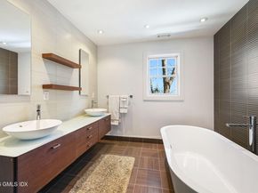 16 Summit Road, Riverside CT 06878