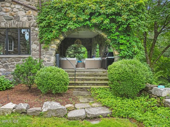 546 Lake Avenue, Greenwich CT 06830