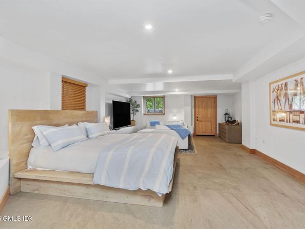 546 Lake Avenue, Greenwich CT 06830