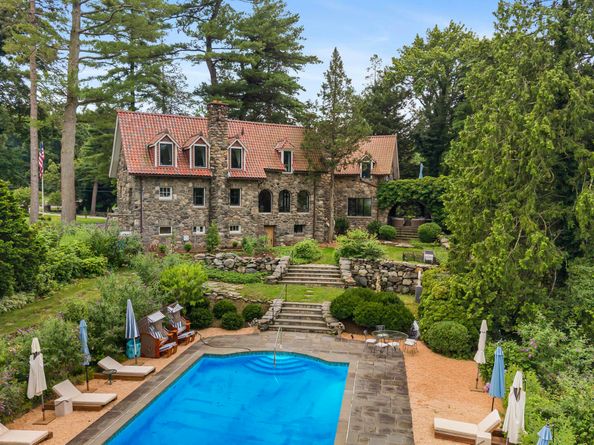 546 Lake Avenue, Greenwich CT 06830